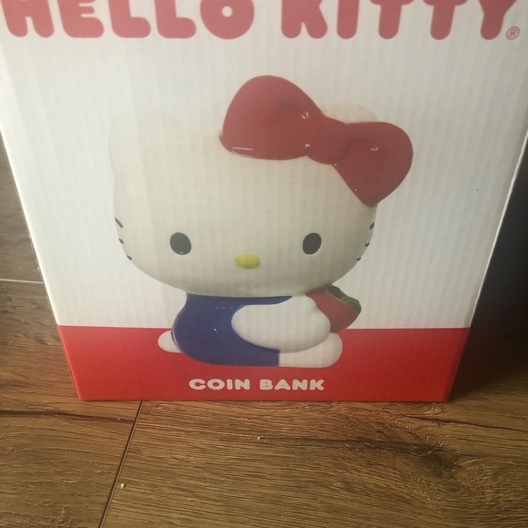 One Left! RARE HELLO KITTY-NWT large Ceramic Bank - Picture 5 of 10